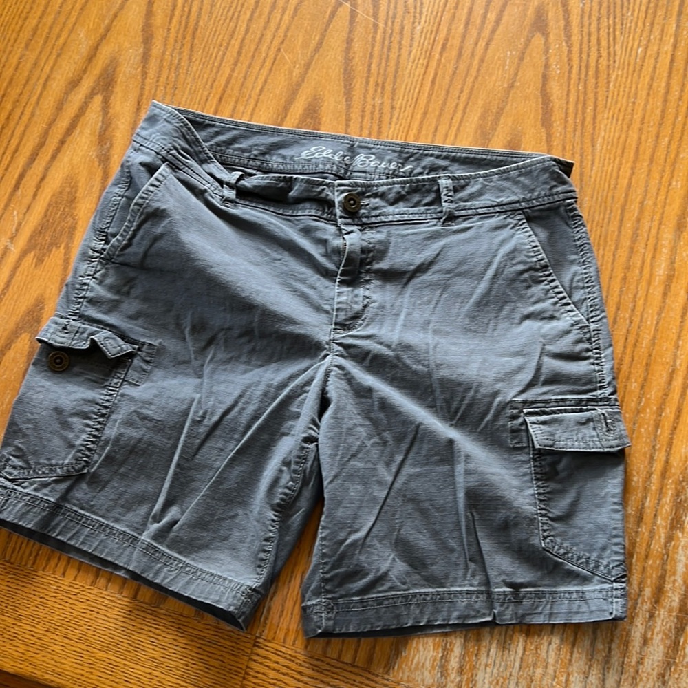 Women’s Eddie Bauer Cargo shorts. Size 10